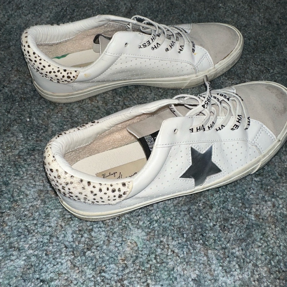 Stylish White and Gray Women's Sneakers